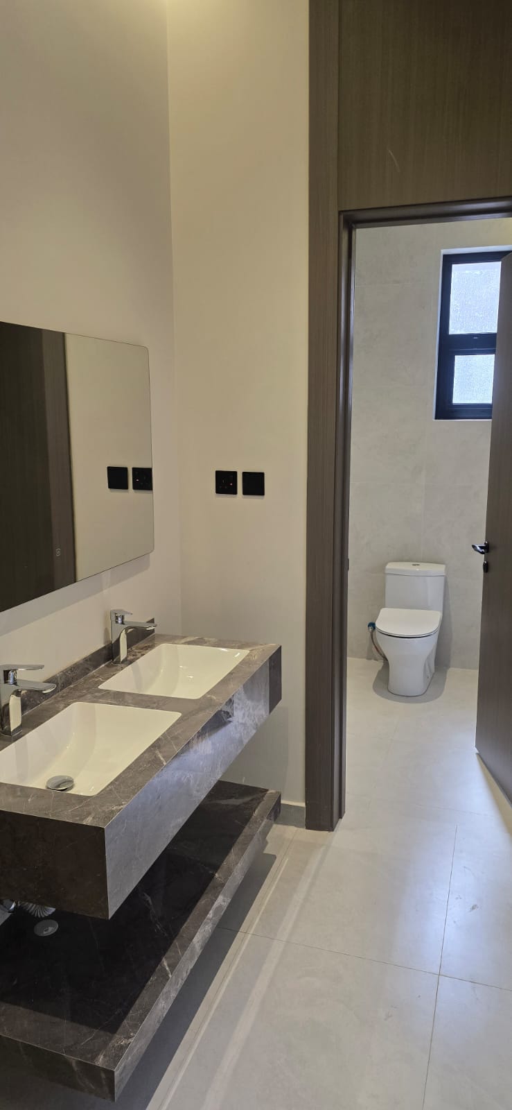 🏠 **For Rent: Two Apartments in a Duplex System (Townhouse)** 
